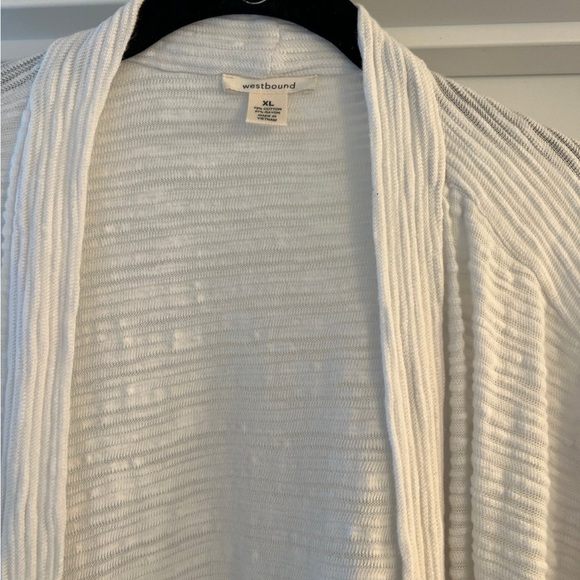 Womens size XL short sleeve sweater. Westbound - Picture 2 of 8